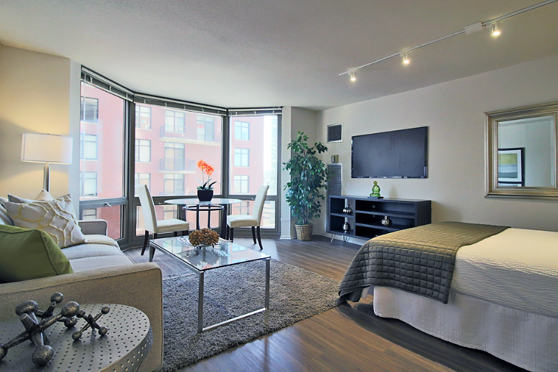 1140 N Dearborn St - Photo 2 of 9