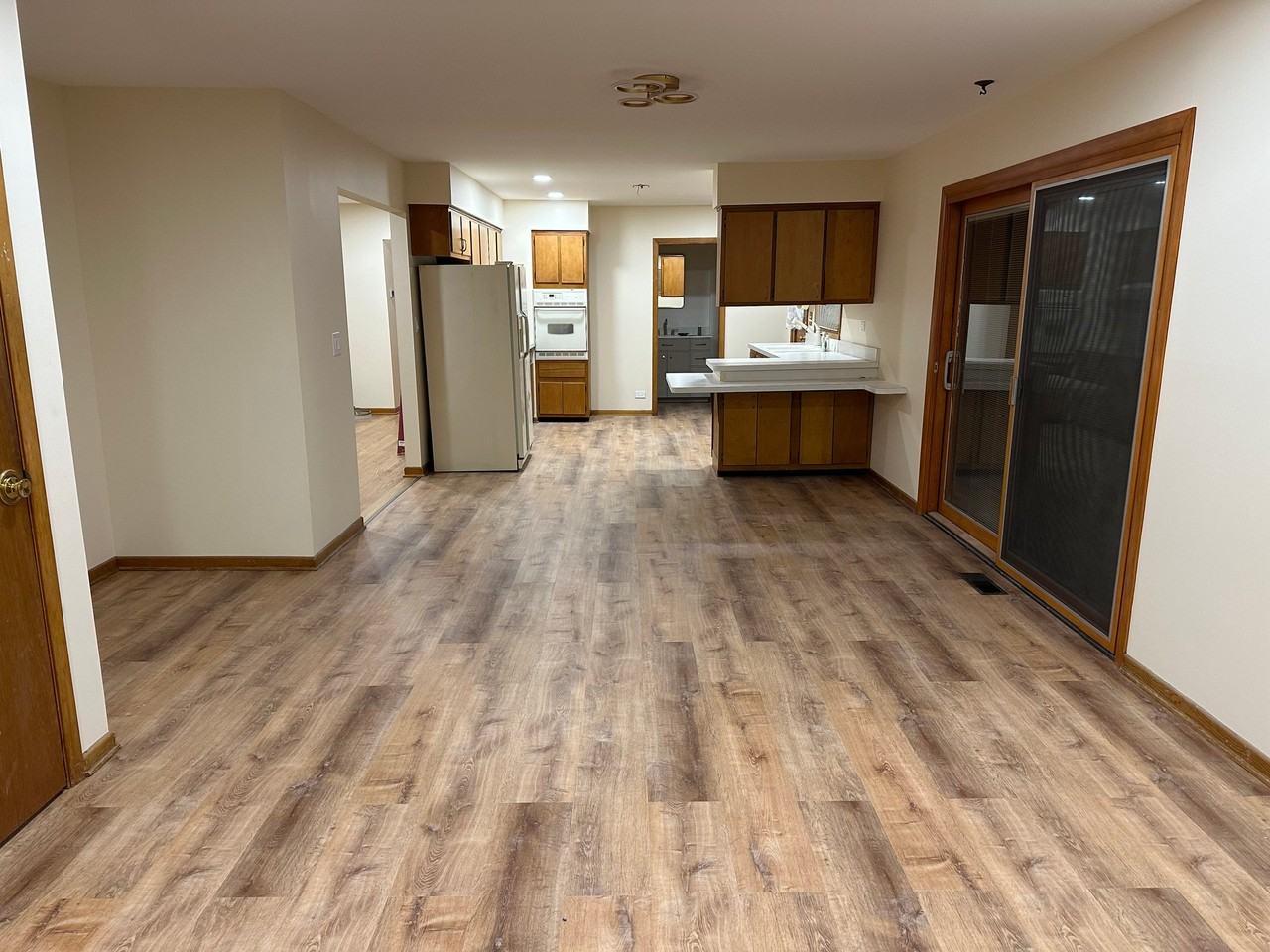 741 S Lombard Ave - Photo 2 of 9