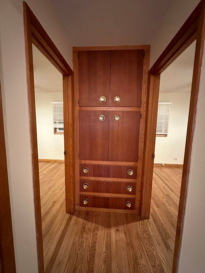 741 S Lombard Ave - Photo 5 of 9