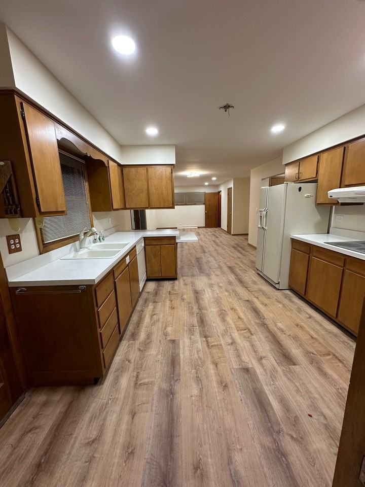741 S Lombard Ave - Photo 7 of 9