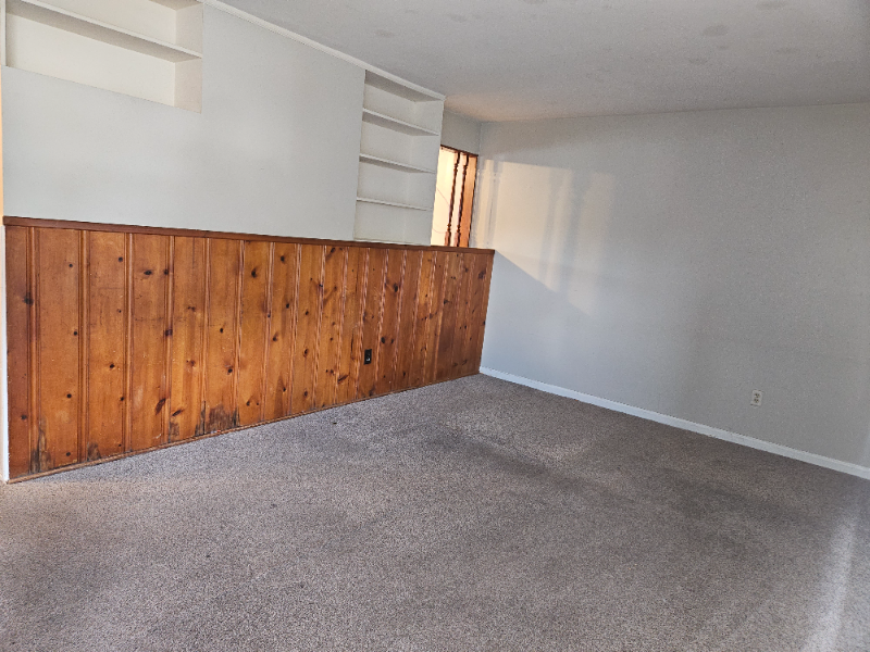 906 Las Vegas Dr - Photo 3 of 10