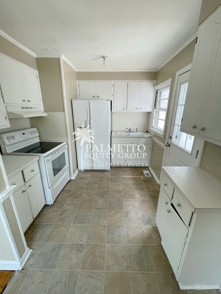 2307 Maywood St - Photo 4 of 12