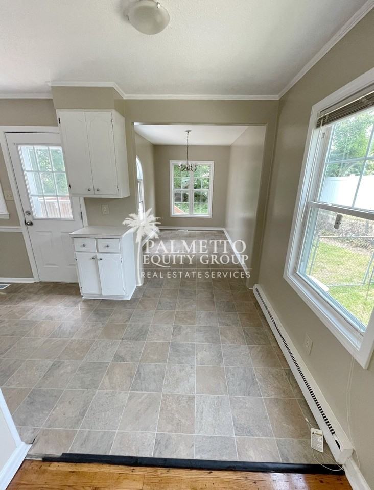 2307 Maywood St - Photo 5 of 12