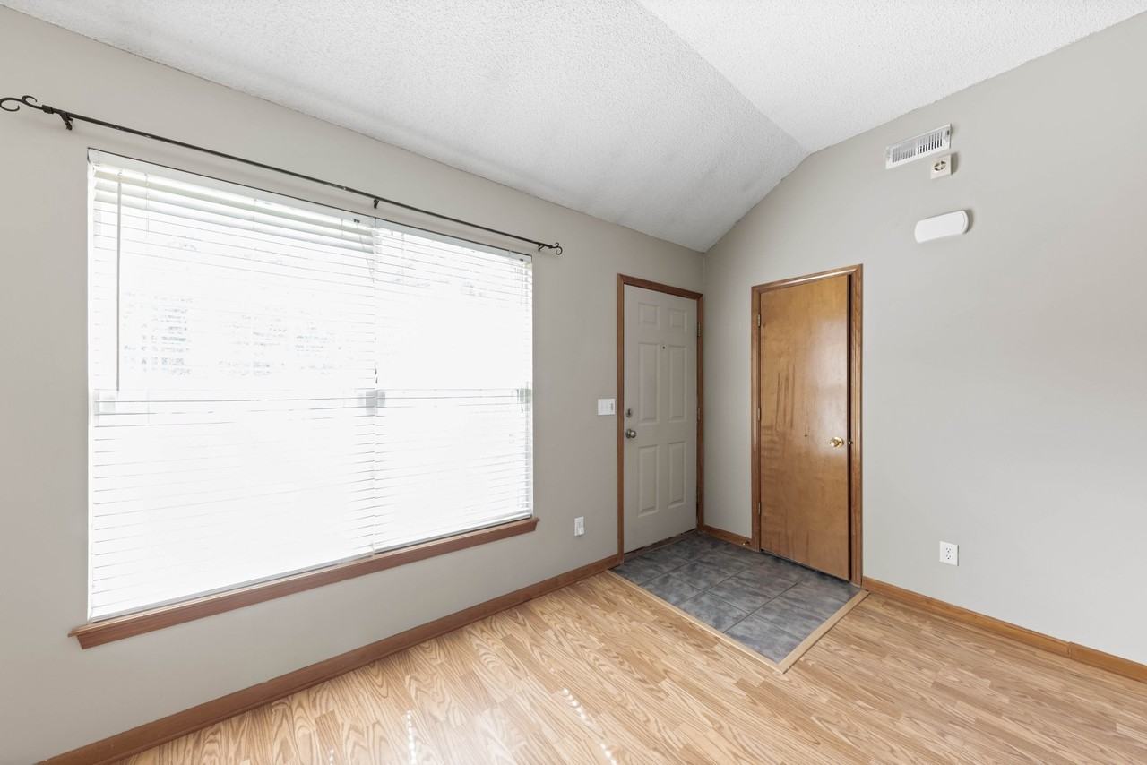 948 N Pine St - Photo 2 of 25