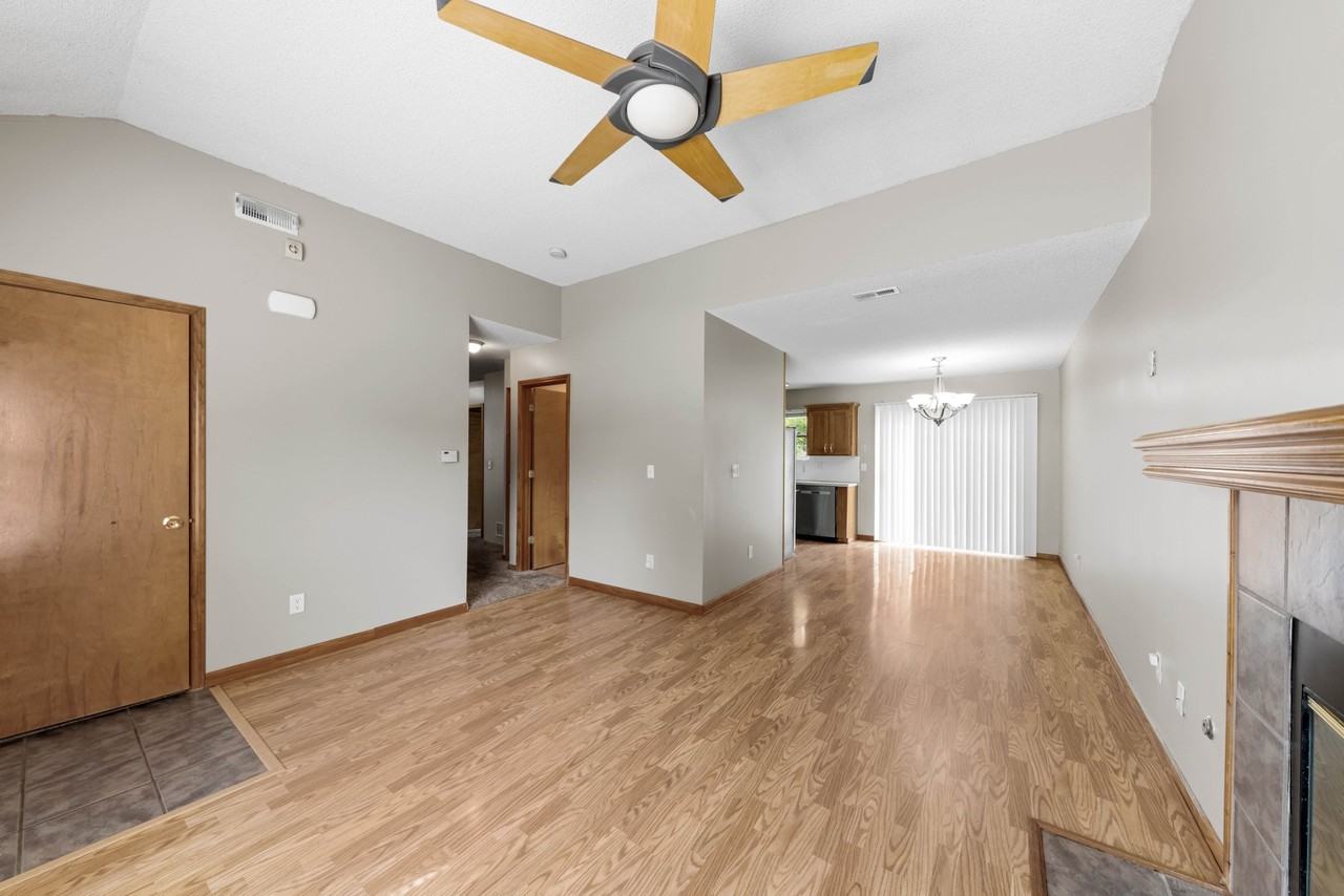948 N Pine St - Photo 4 of 25