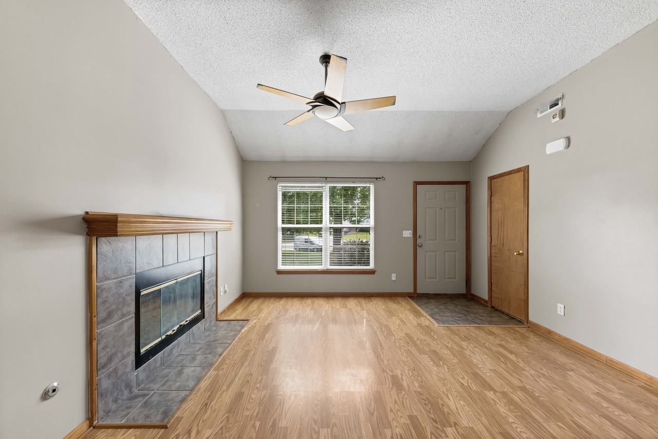 948 N Pine St - Photo 5 of 25