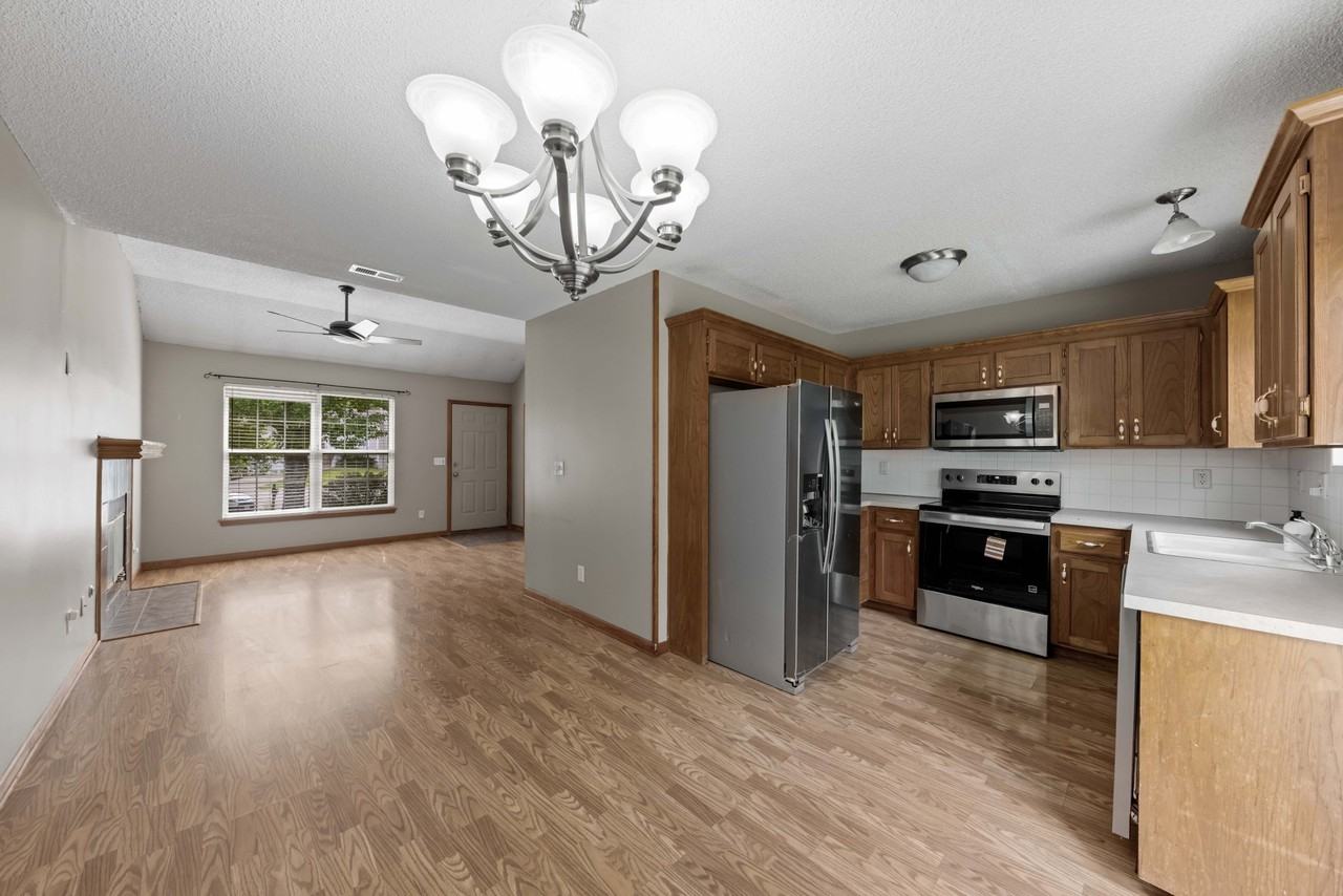 948 N Pine St - Photo 7 of 25