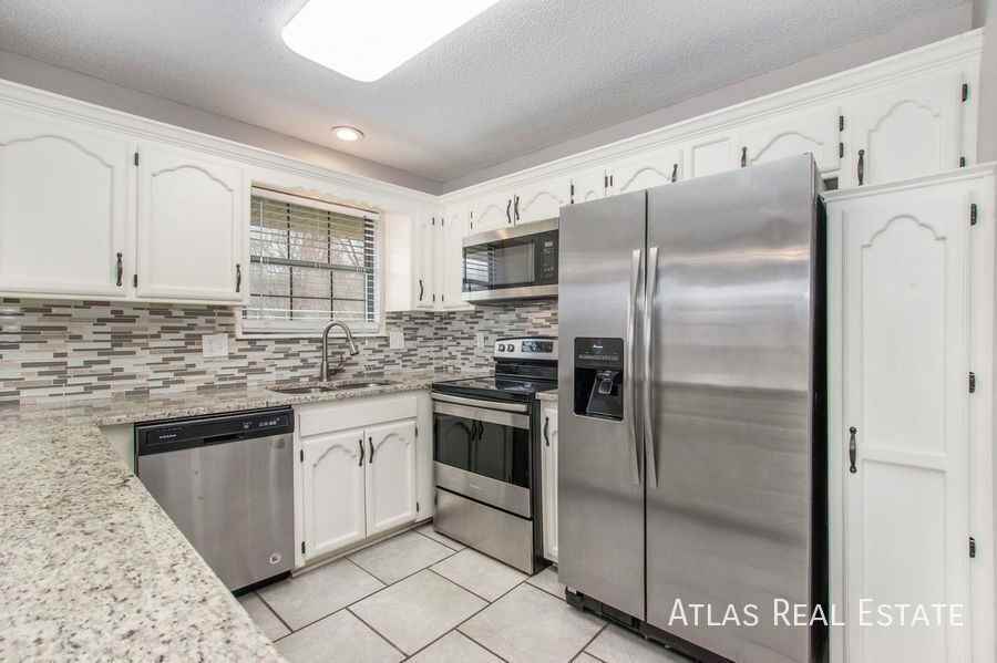 301 Se Onyx Dr - Photo 5 of 23