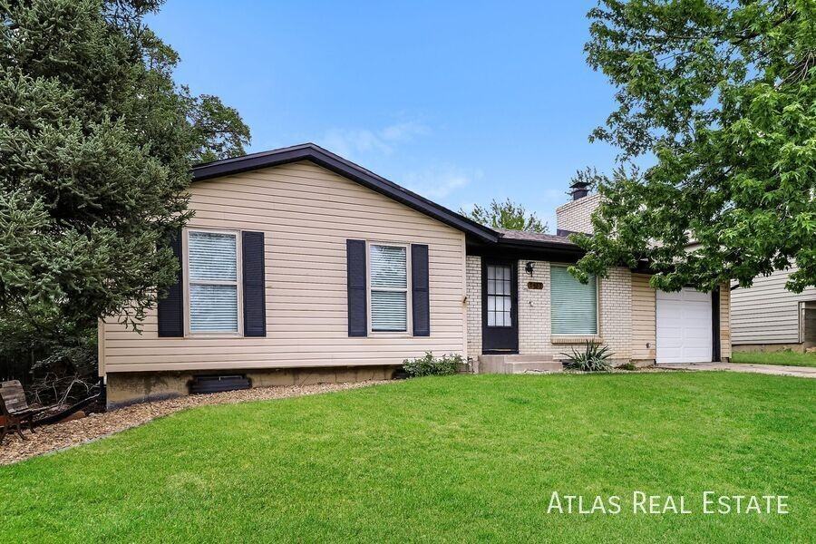 2252 S Memphis St - Photo 2 of 30