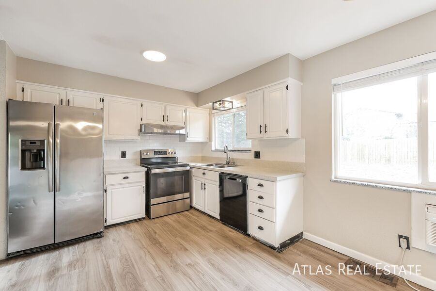 2252 S Memphis St - Photo 6 of 30