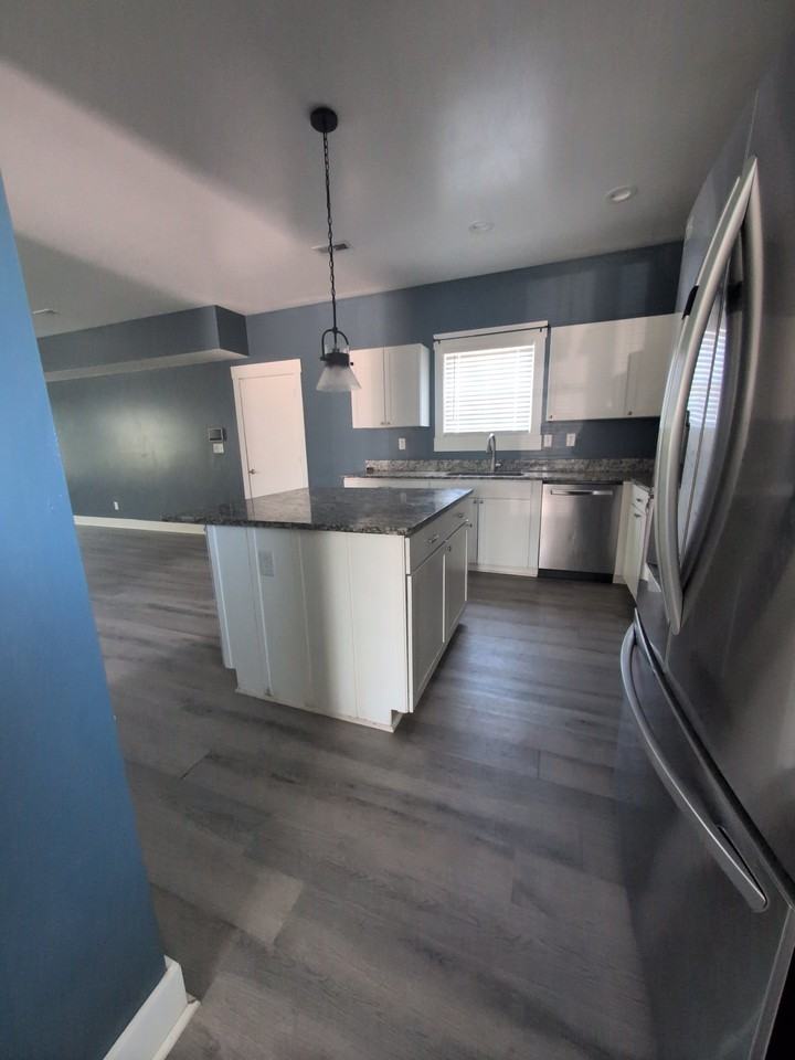 1505 Delevan St - Photo 4 of 11
