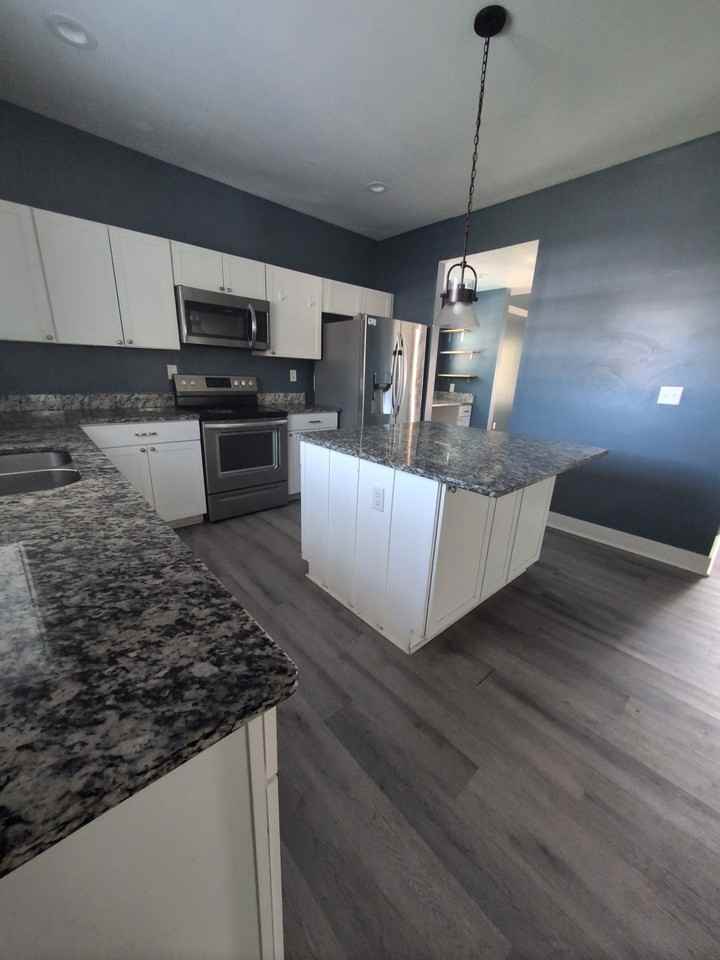 1505 Delevan St - Photo 6 of 11