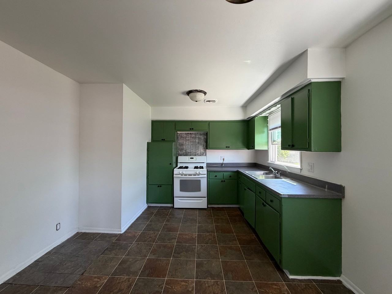 3905 29th Ave - Photo 4 of 11