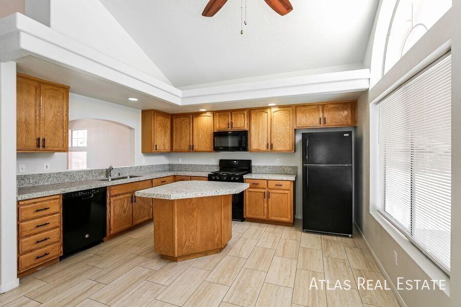 8717 Texas Bronco Ave - Photo 5 of 33