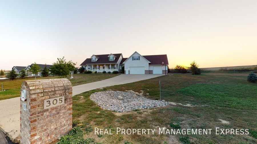 305 N Pine Lake Dr - Photo 2 of 48