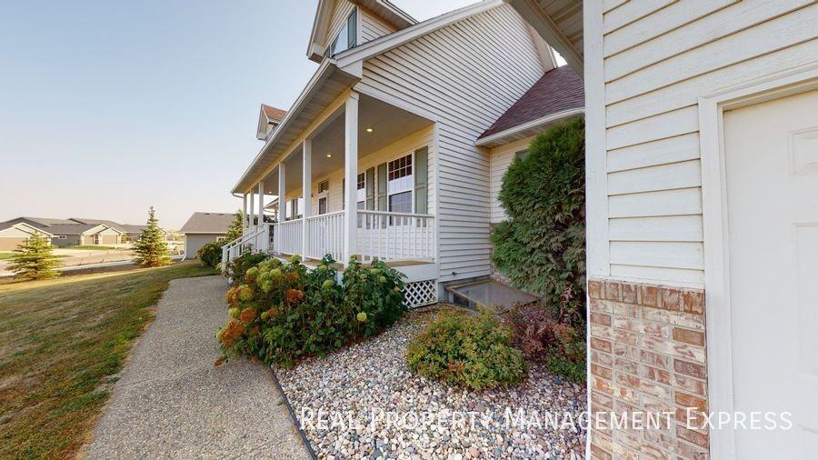 305 N Pine Lake Dr - Photo 4 of 48