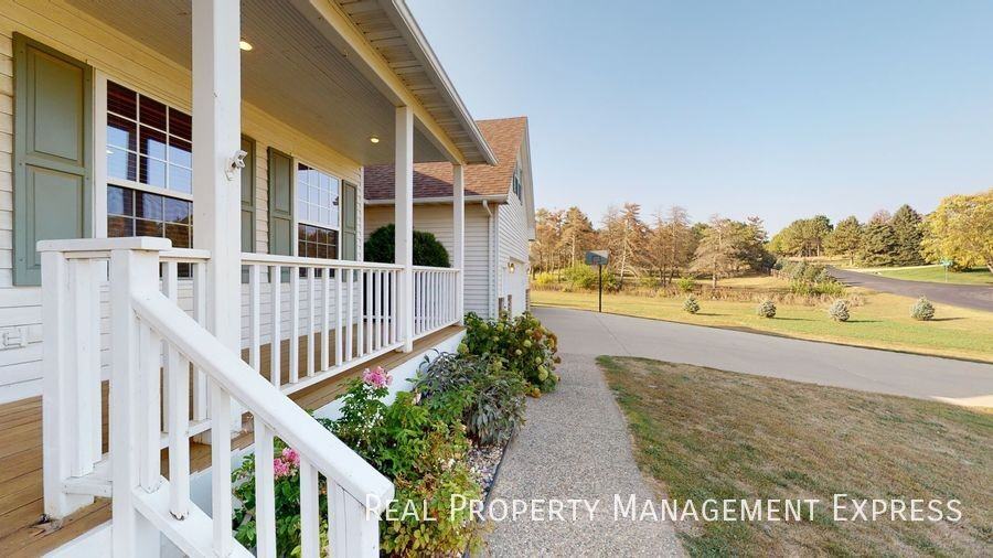 305 N Pine Lake Dr - Photo 5 of 48