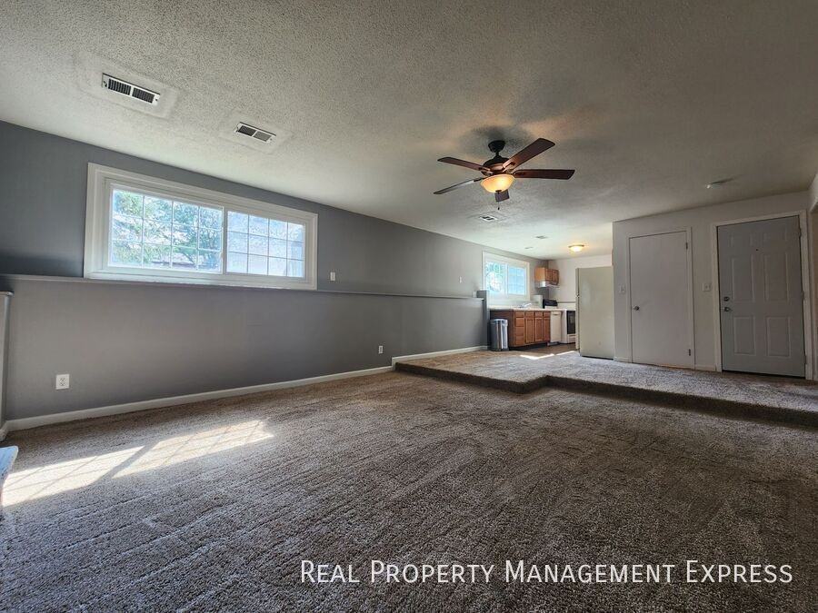 2800 W Mcclellan St #2 - Photo 3 of 13