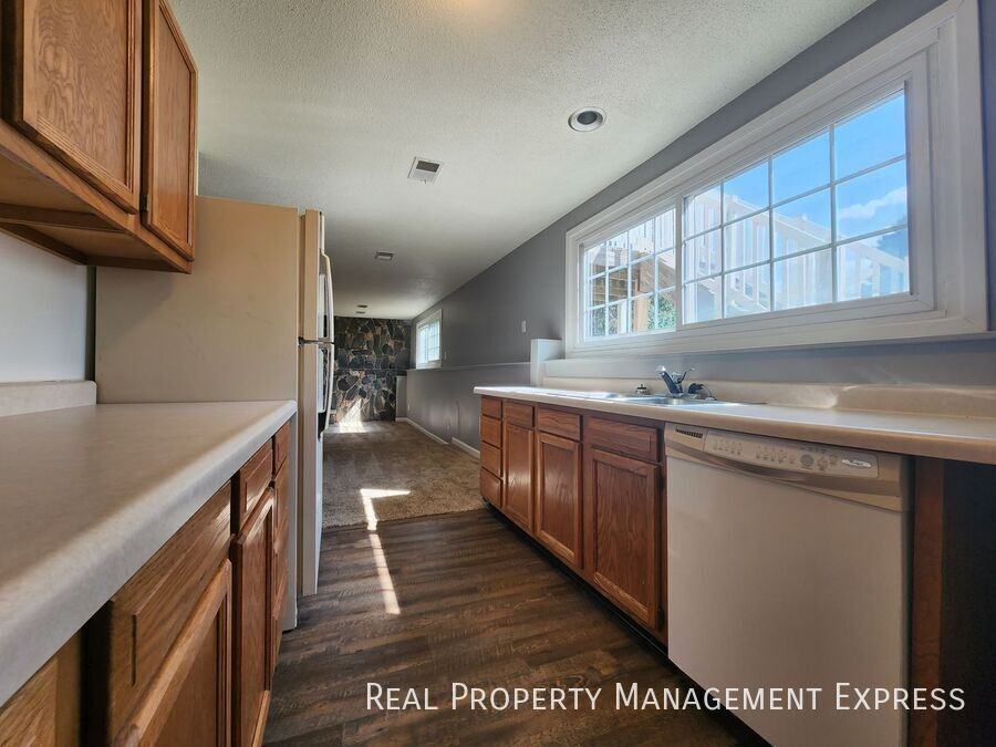 2800 W Mcclellan St #2 - Photo 6 of 13