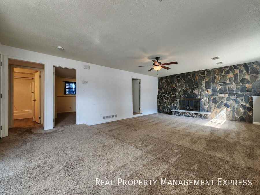 2800 W Mcclellan St #2 - Photo 2 of 13