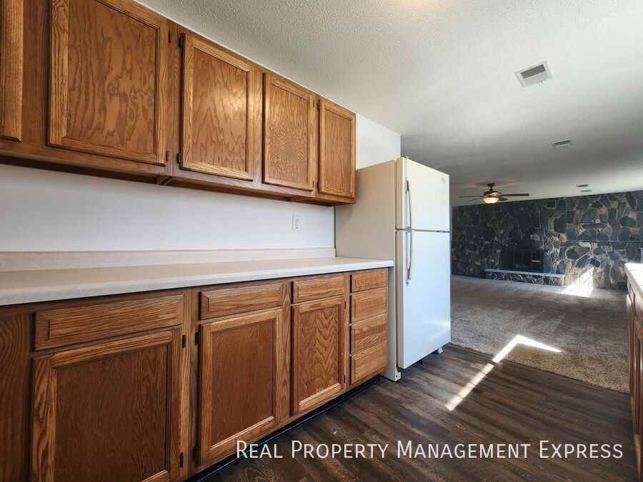 2800 W Mcclellan St #2 - Photo 5 of 13