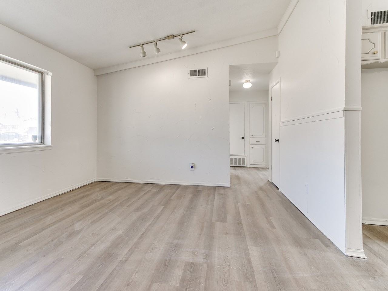 1132 Nw 102nd St - Photo 6 of 8