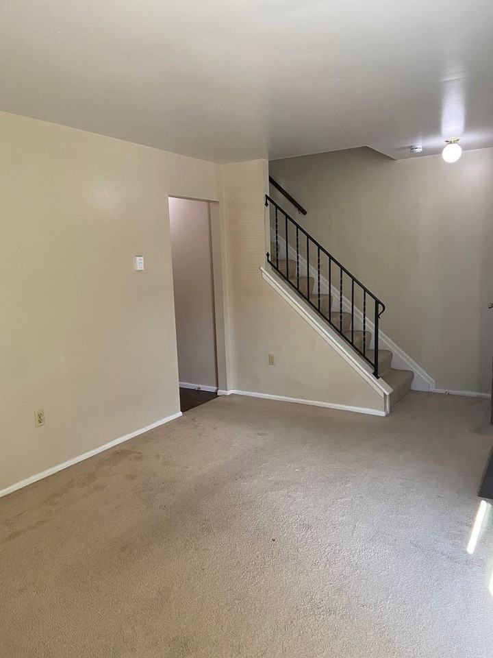 257 W Ridge St - Photo 3 of 15