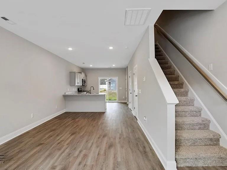 165 Loren Rd - Photo 3 of 18