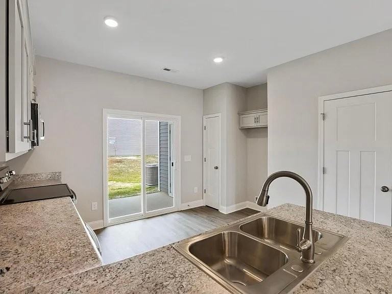 165 Loren Rd - Photo 7 of 18