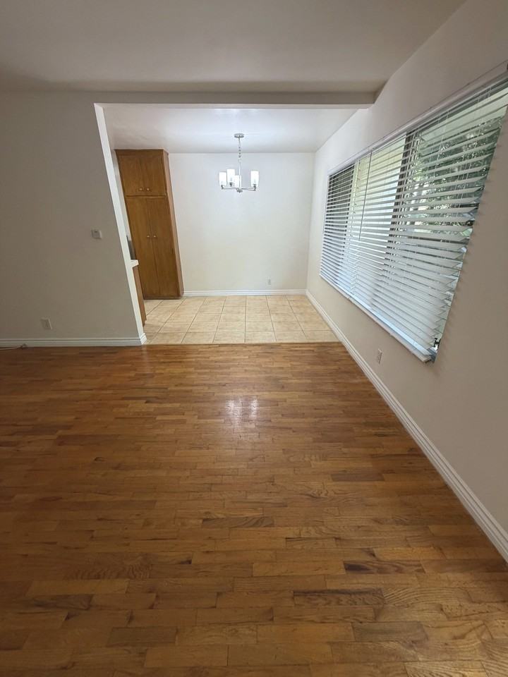 1117 10th St #4 - Photo 5 of 25