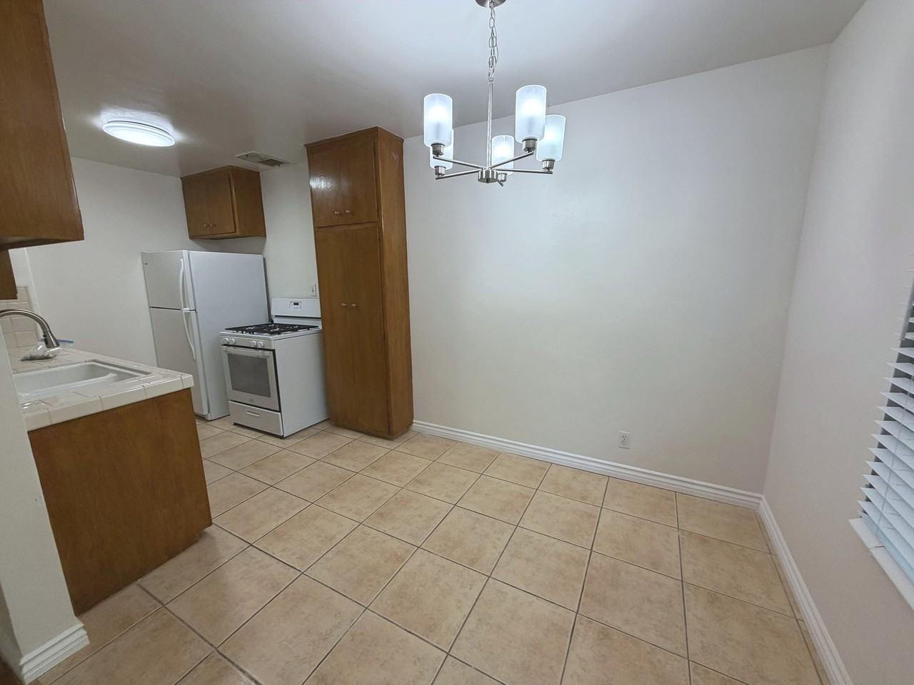 1117 10th St #4 - Photo 7 of 25