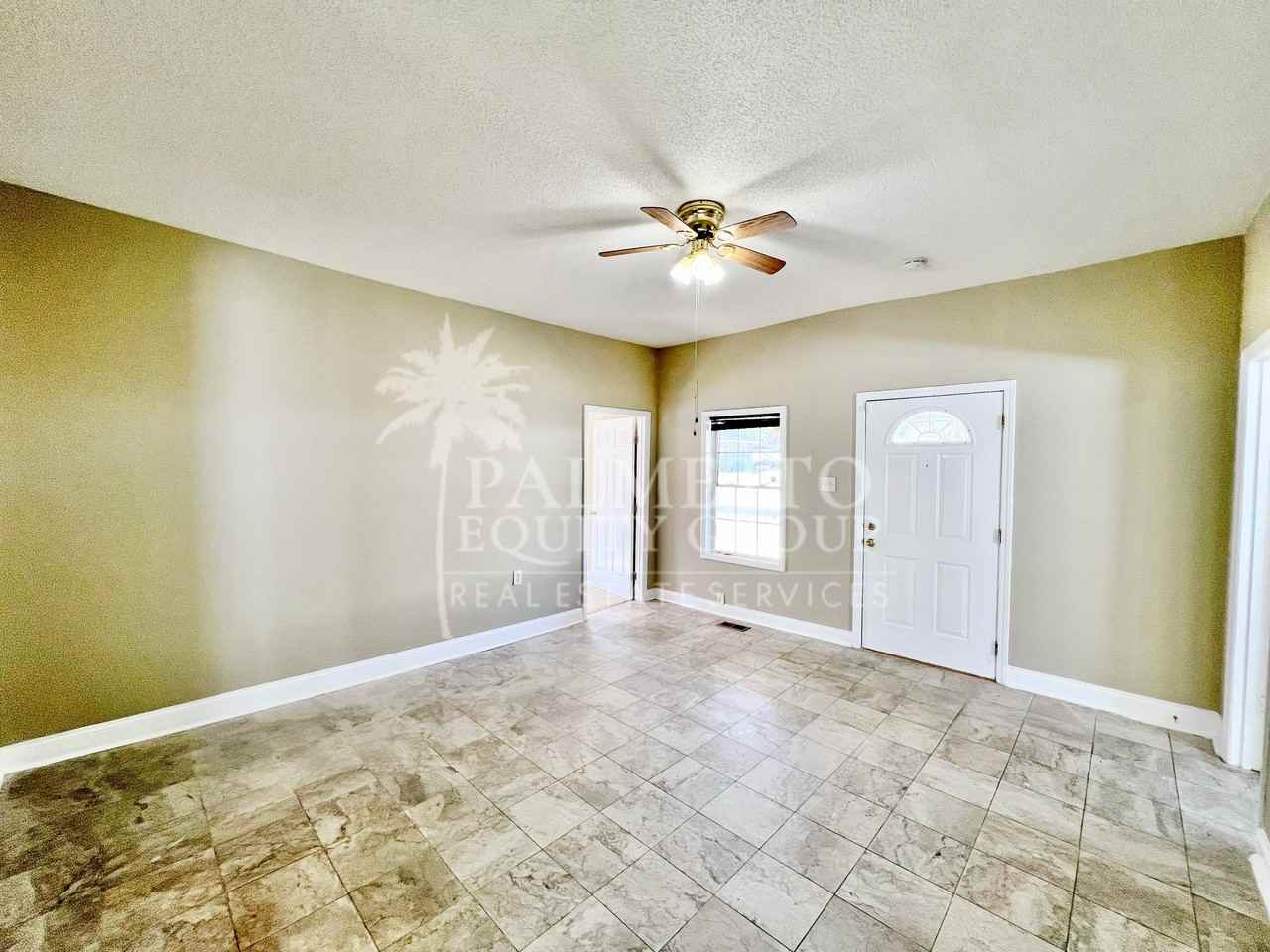 829 Dillard St - Photo 4 of 17