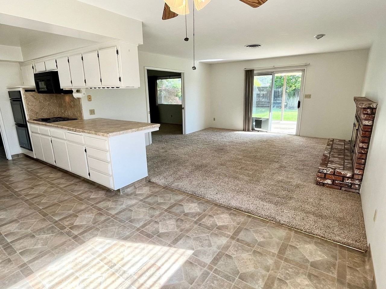 9244 Hemingway Pl - Photo 3 of 8