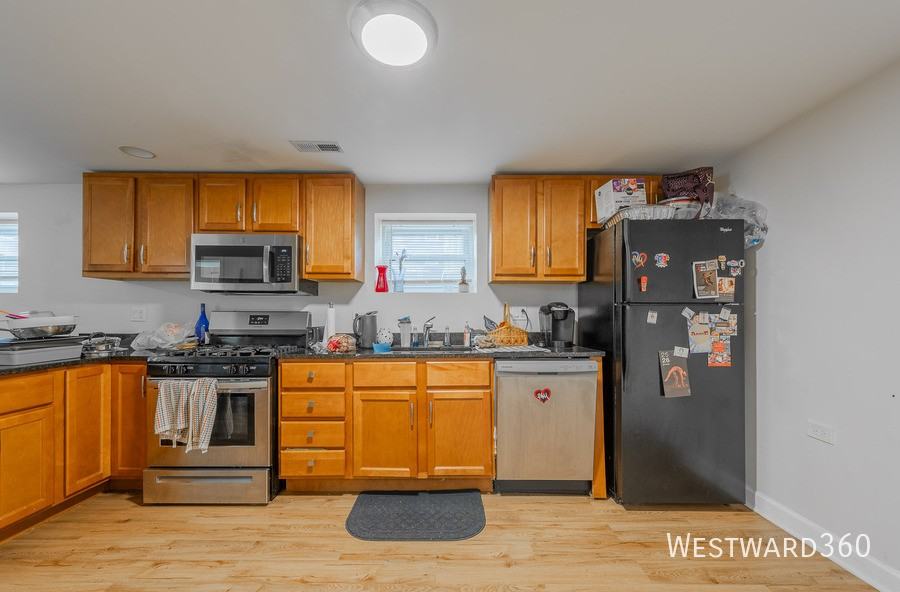 2239 W Cornelia Ave #G - Photo 2 of 13
