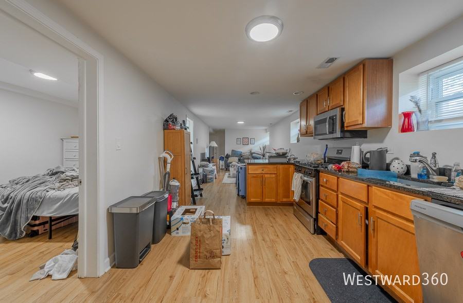 2239 W Cornelia Ave #G - Photo 4 of 13