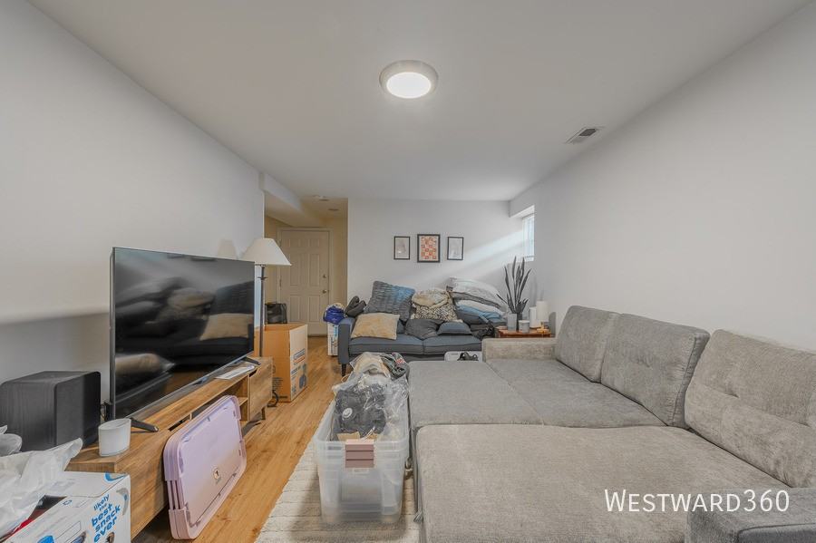 2239 W Cornelia Ave #G - Photo 5 of 13