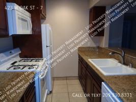 featured image of 423 W Oak St #7