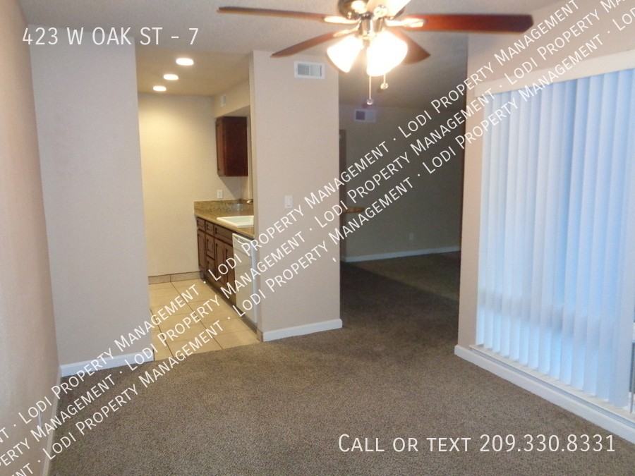 423 W Oak St #7 - Photo 6 of 20