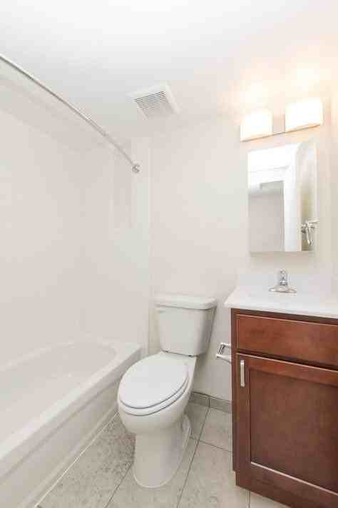 621 Hamlin St Ne #3 - Photo 2 of 5