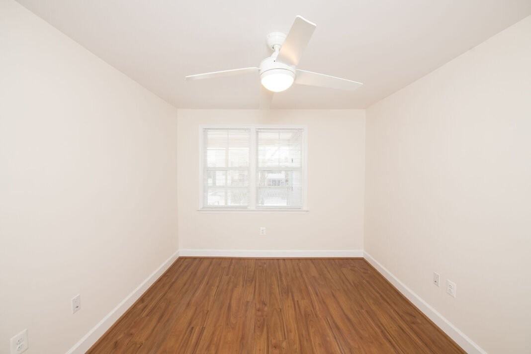 621 Hamlin St Ne #3 - Photo 3 of 5