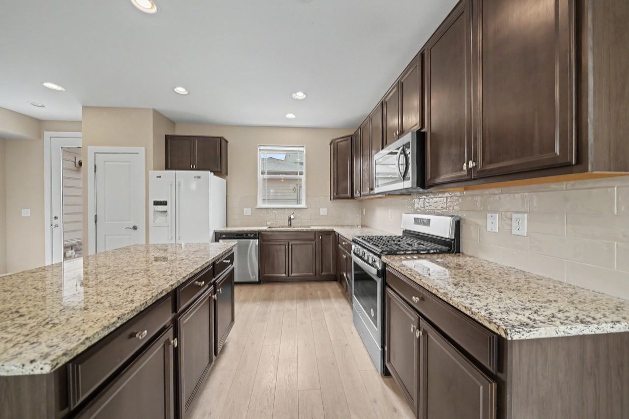 4937 S Addison Way - Photo 4 of 31