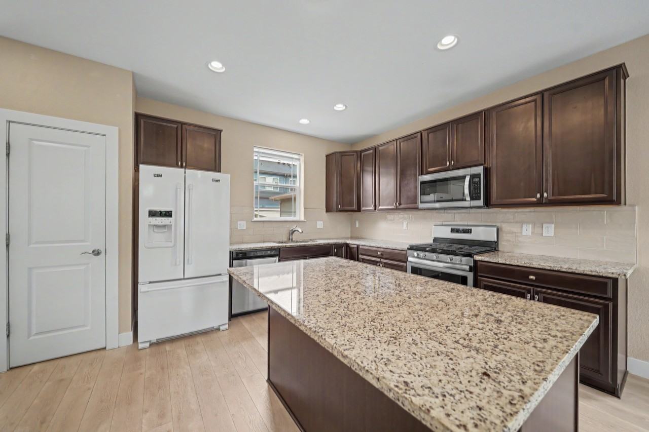 4937 S Addison Way - Photo 5 of 31