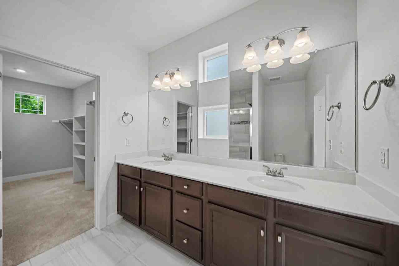 4937 S Addison Way - Photo 7 of 31