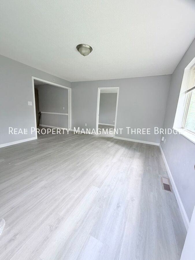 536 Ames Pl - Photo 2 of 11