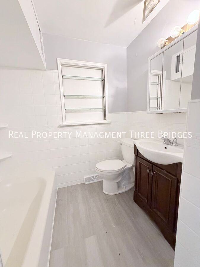 536 Ames Pl - Photo 4 of 11