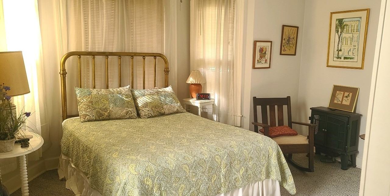 1271 N East St - Photo 3 of 4