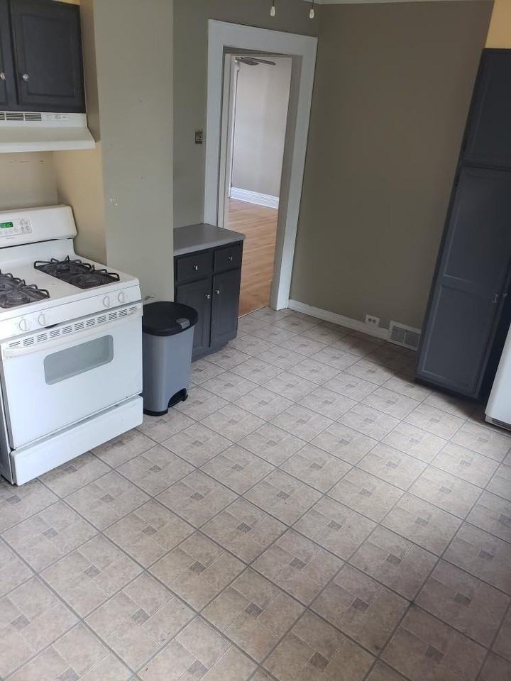 622 Park Ave #2 - Photo 3 of 8