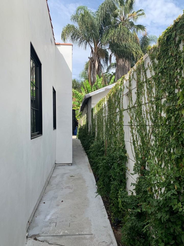 719 N Formosa Ave - Photo 4 of 15