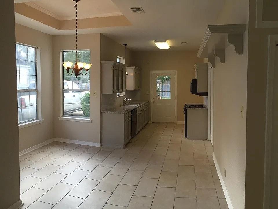3509 Stowers Dr - Photo 3 of 7