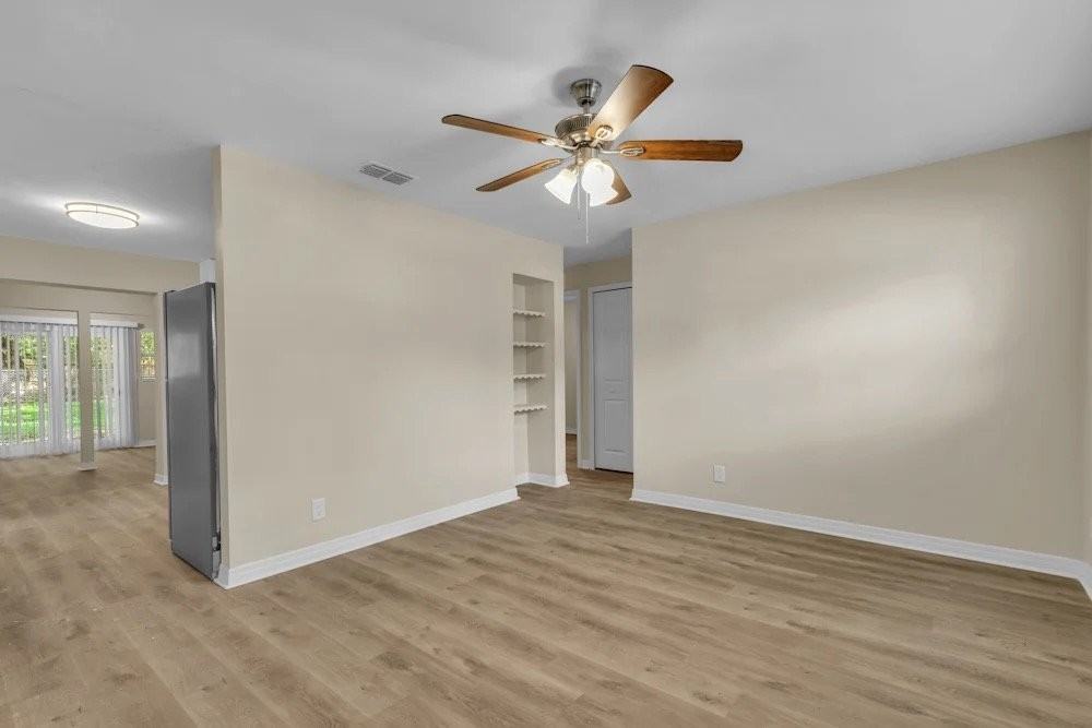 4463 Melvin Cir E - Photo 4 of 10